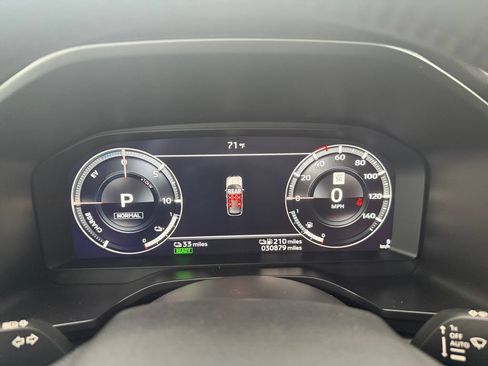 Used 2024 Mitsubishi Outlander 4WD Plug-In Hybrid image 27