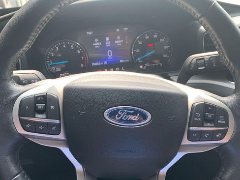 Used 2024 Ford Explorer XLT w/ Equipment Group 202A AWD/4WD image 9