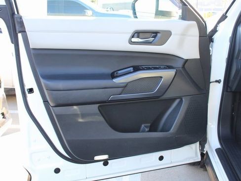 Used 2022 Nissan Pathfinder SL w/ SL Premium Package image 12