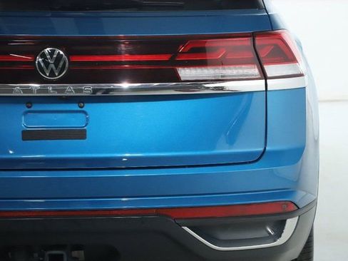 Used 2024 Volkswagen Atlas Cross Sport SE w/ Black Wheel Package FWD image 43