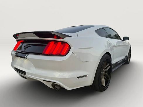 Used 2017 Ford Mustang Coupe image 4