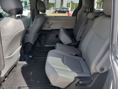 Certified 2023 Toyota Sienna XLE FWD image 16