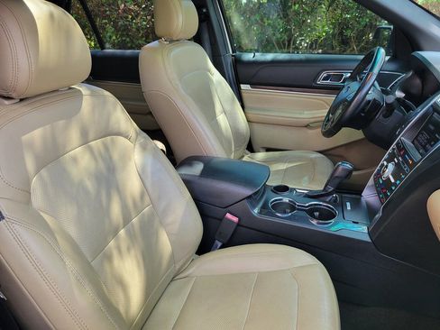 Used 2016 Ford Explorer Limited image 10