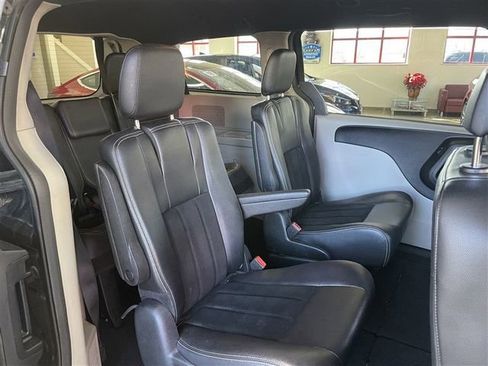 Used 2018 Dodge Grand Caravan SXT image 20