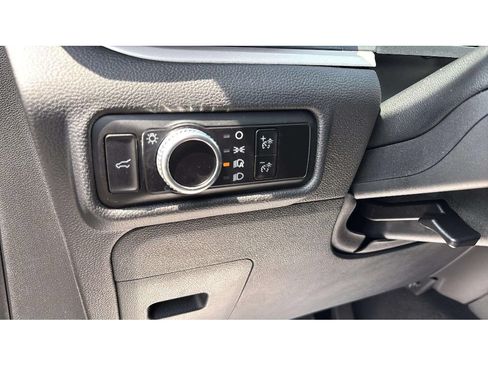Used 2023 Ford Explorer XLT AWD/4WD image 21