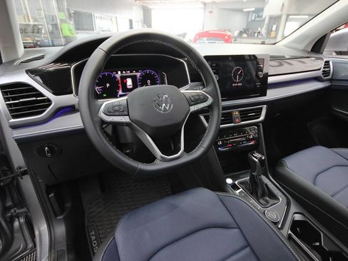 Used 2025 Volkswagen Taos SEL AWD/4WD image 18