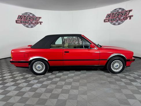 Used 1991 BMW 325i Convertible image 9