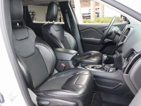 Used 2021 Jeep Cherokee Latitude Plus AWD/4WD image 19