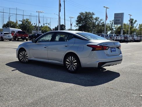 Used 2024 Nissan Altima 2.5 SV image 4