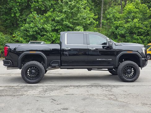 Used 2024 GMC Sierra 2500 Denali Ultimate w/ Max Trailering Package AWD/4WD image 8