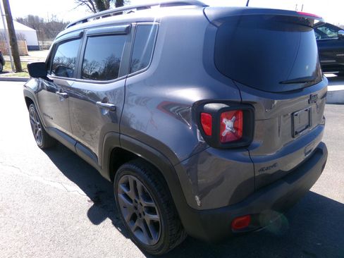 Used 2021 Jeep Renegade Latitude w/ Sun & Sound Group image 5