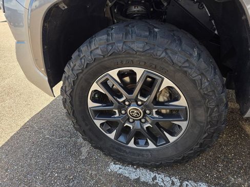 Used 2023 Toyota Tundra Limited AWD/4WD image 5