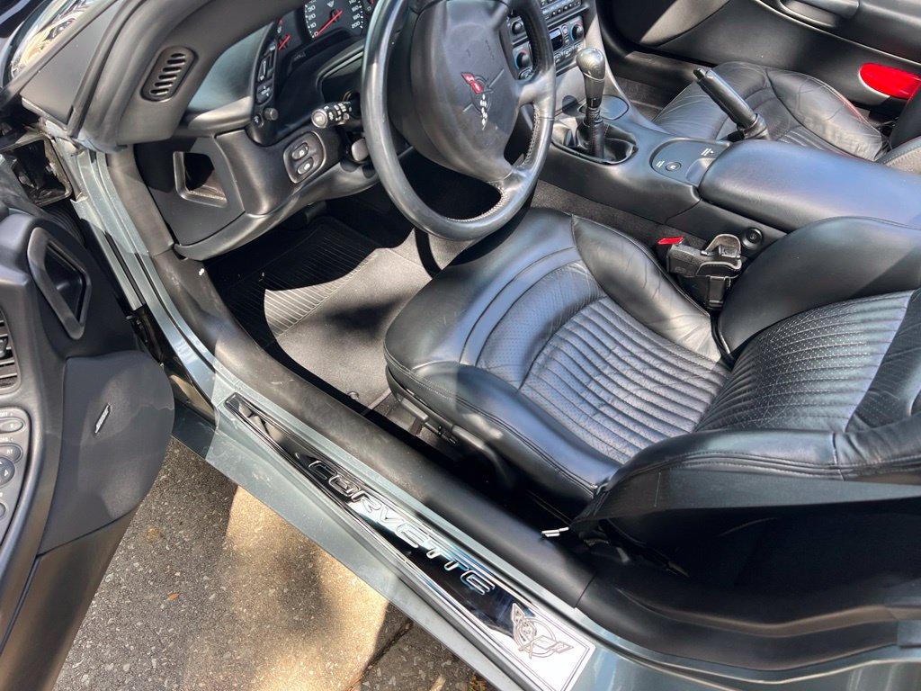 Used 2004 Chevrolet Corvette Convertible w/ Preferred Equipment Group RWD image 9