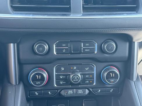 Used 2024 Chevrolet Suburban LT image 12