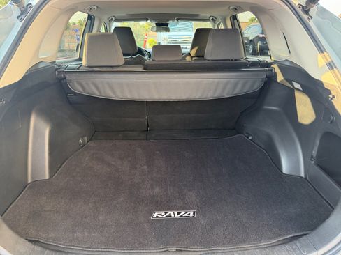 Used 2021 Toyota RAV4 XLE w/ Convenience Package FWD image 28