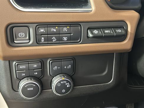 Used 2023 Chevrolet Tahoe High Country AWD/4WD image 23