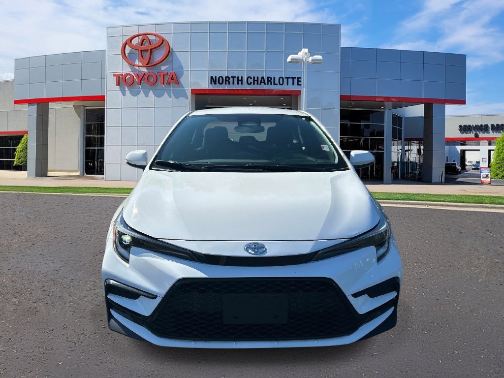 Used 2024 Toyota Corolla SE FWD image 3