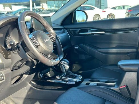 Used 2022 Kia Seltos SX w/ Sunroof Package image 7