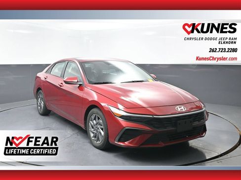 Used 2024 Hyundai Elantra SEL FWD image 1