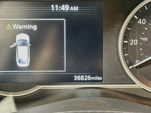 Used 2024 Nissan Versa SR FWD image 17