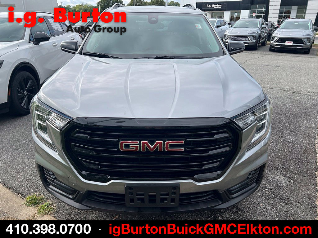 Used 2024 GMC Terrain SLE w/ Elevation Edition AWD/4WD image 2