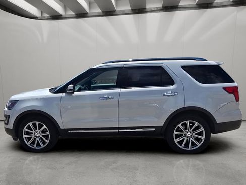 Used 2017 Ford Explorer Limited w/ Equipment Group 301A AWD/4WD image 2