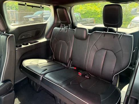 Used 2022 Chrysler Pacifica Limited w/ Uconnect Theater Family Group AWD/4WD image 21