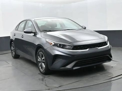 Used 2024 Kia Forte LXS FWD image 2