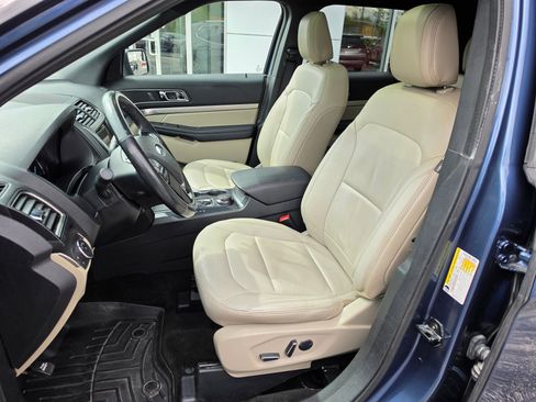 Used 2018 Ford Explorer XLT w/ Equipment Group 202A AWD/4WD image 10
