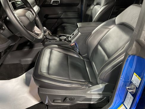 Used 2025 Ford Bronco Badlands image 9
