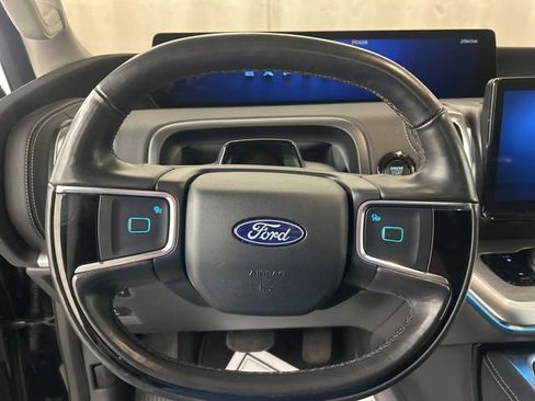 Used 2025 Ford Expedition Platinum AWD/4WD image 11