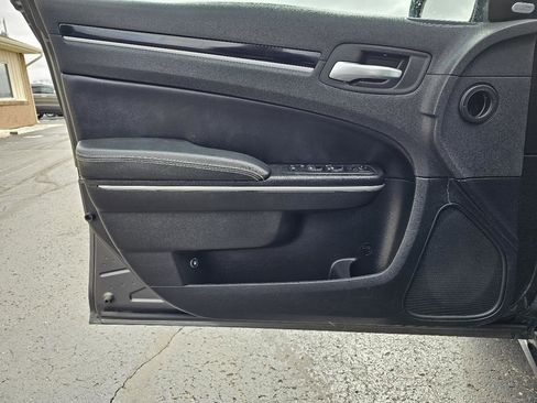 Used 2019 Chrysler 300 S image 4