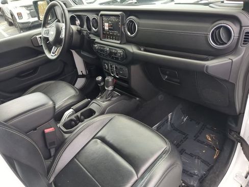 Used 2019 Jeep Wrangler Unlimited Sahara AWD/4WD image 14
