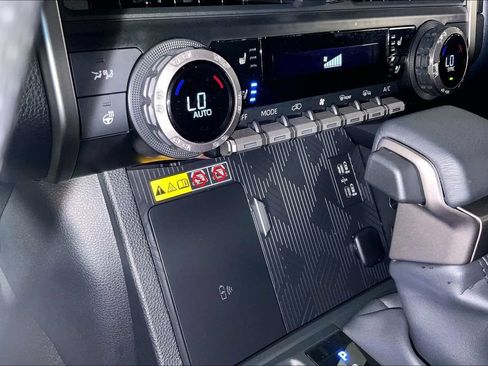 Used 2025 Toyota 4Runner Platinum AWD/4WD image 27