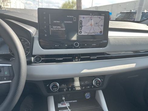 Used 2026 Mitsubishi Outlander SE image 10