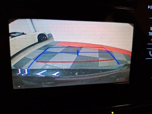 Used 2018 Toyota Corolla LE FWD image 21