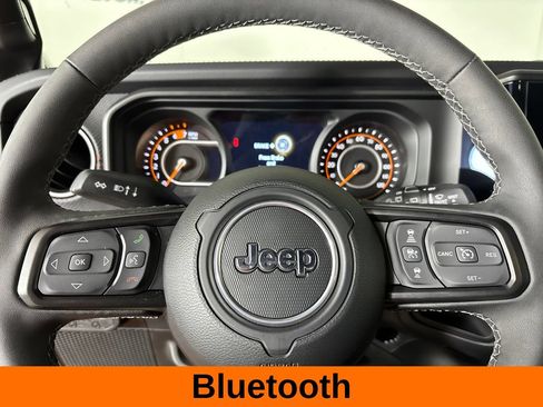 Used 2025 Jeep Wrangler Unlimited Rubicon AWD/4WD image 14