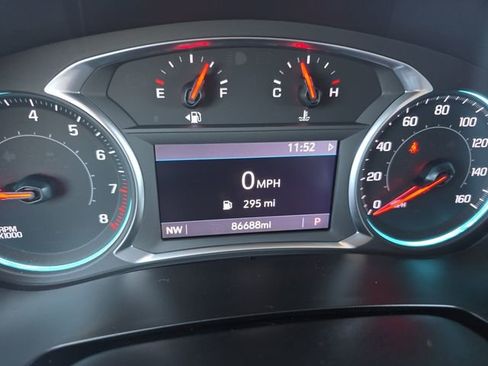 Used 2020 Chevrolet Traverse LT image 14