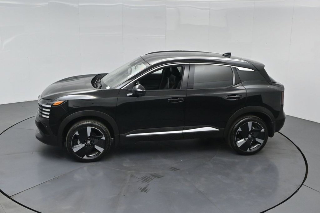 Used 2026 Nissan Kicks SR FWD image 14