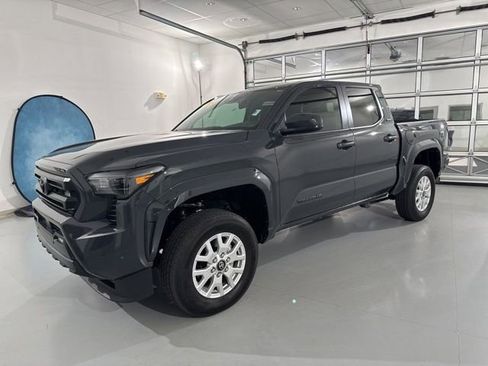 Used 2024 Toyota Tacoma SR5 w/ SR5 Upgrade Package RWD image 4