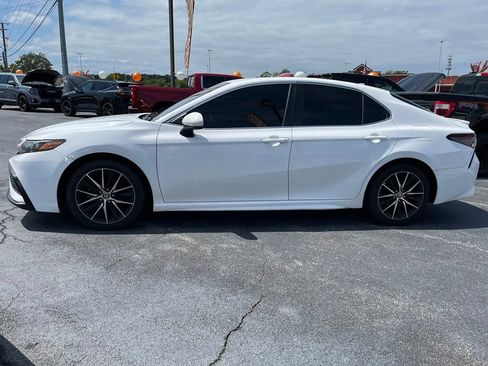 Used 2021 Toyota Camry SE FWD image 5