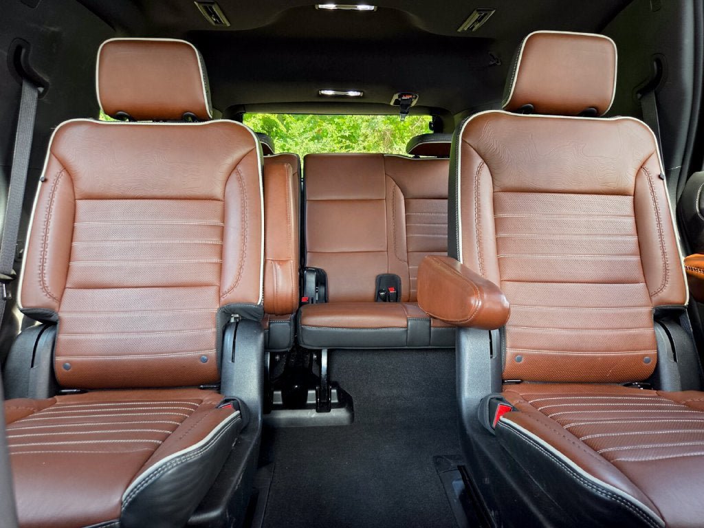 Used 2023 GMC Yukon Denali Ultimate AWD/4WD image 13