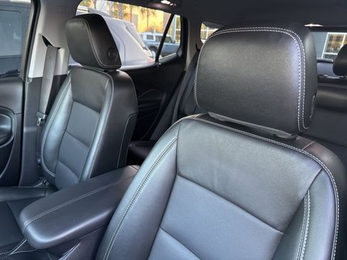 Used 2024 GMC Terrain SLT image 16