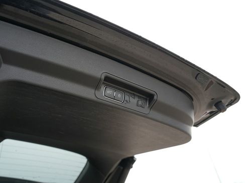 Used 2023 Ford Explorer XLT image 28