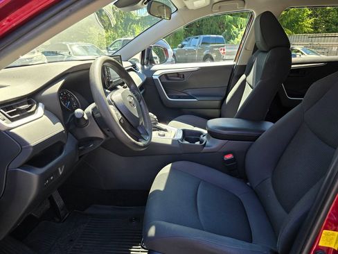 Used 2021 Toyota RAV4 LE AWD/4WD image 8