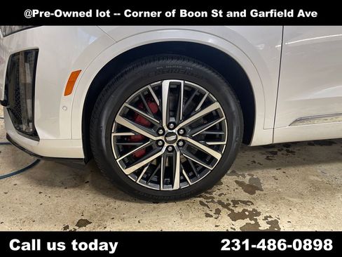 Used 2023 Cadillac XT6 Sport w/ Technology Package AWD/4WD image 11