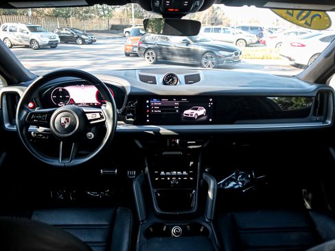 Used 2024 Porsche Cayenne S image 29