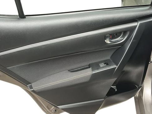 Used 2018 Toyota Corolla LE image 23