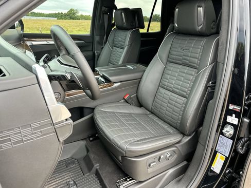 Used 2026 Cadillac Escalade Platinum Sport AWD/4WD image 11