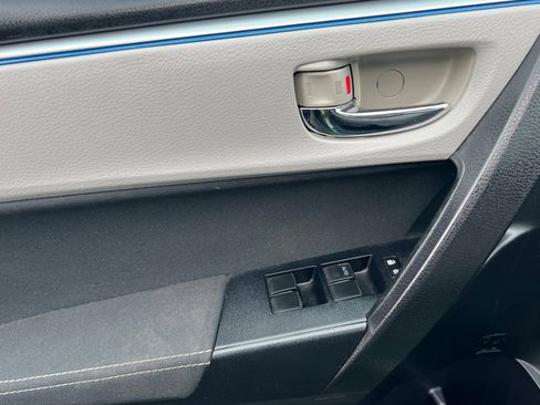 Used 2015 Toyota Corolla LE image 10